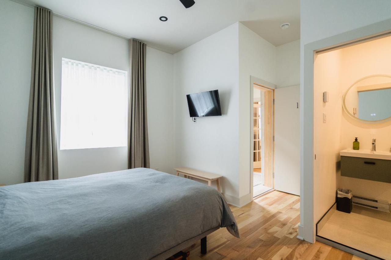 Du Village Bbv 3* Montréal