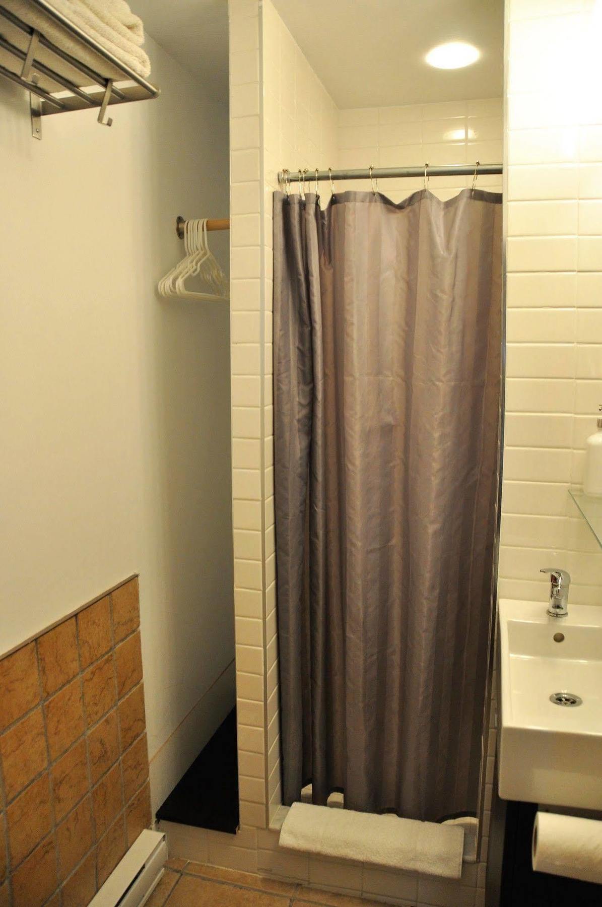 Du Village Bbv 3* Montréal
